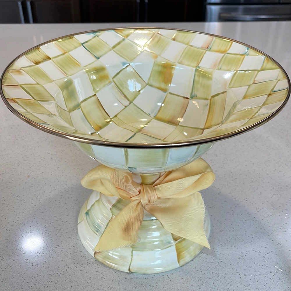 Mackenzie child bowl in yellow and white color